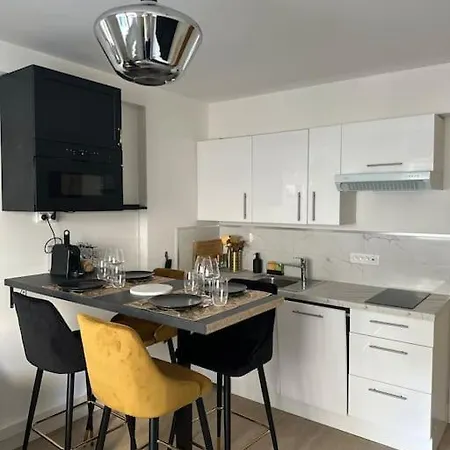 Joli F2, 7 Min De La Gare كان